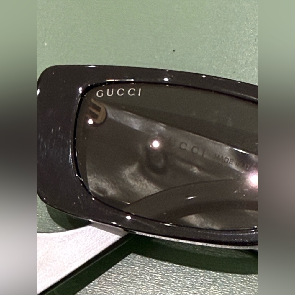 Gucci Fluo Rectangular Sunglasses in Shiny Black & Grey Solid. - Picture 3 of 6